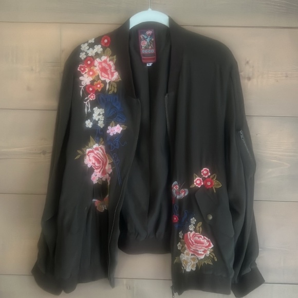 Johnny Was Lucy crepe de chin silk Floral Embroidered Bomber Jacket - Picture 3 of 10